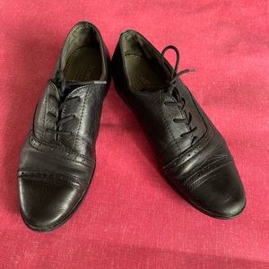 Toms Oxford 7.5 shoes
